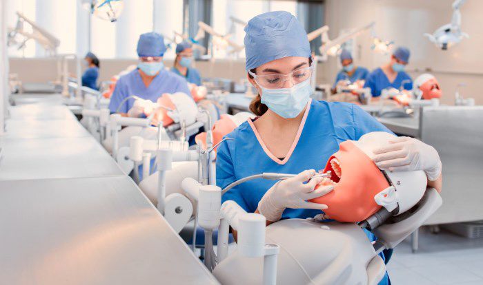donde conseguir ayuda dental gratis o a bajo costo